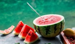 今日宜吃瓜的意思,揭秘娱乐圈最新热点事件