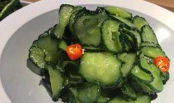 吃西瓜好还是吃脆瓜好吃,口感对决，谁才是夏日消暑佳品？”