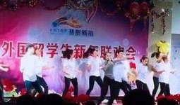 快乐吃瓜歌舞蹈视频,跟随视频一起摇摆