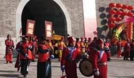 青州古城帐篷吃瓜,青州古城帐篷下的夏日吃瓜盛宴