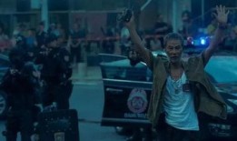 警察拿枪吃瓜,一场意外引发的思考