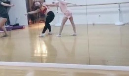 快乐吃瓜歌舞蹈视频,跟随视频一起摇摆