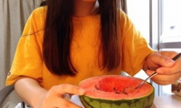 吃瓜可爱的学生