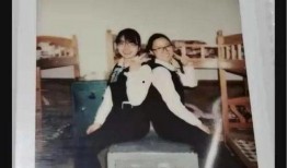 磕糖的吃瓜群众,吃瓜群众的热议与狂欢